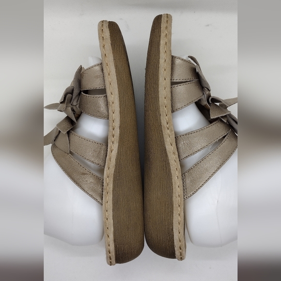 Clarks Women's Sandals in Taupe with Floral Accents - Picture 6 of 12